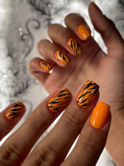 Tiger Nails Designs, Bengals Nails, Bright Orange Nails, Tiger Nails, Striped Nails, Orange Nails, Tiger Stripes, Bright Orange, Black Stripes