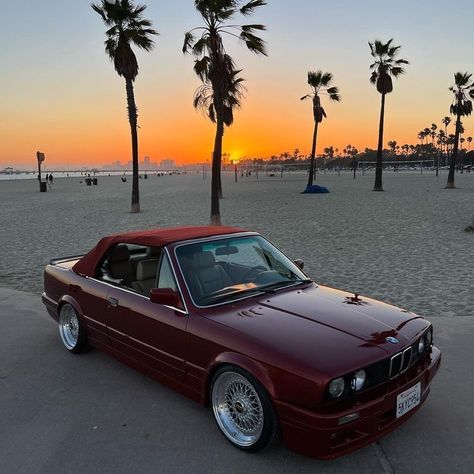 Motor vehicles are so ubiquitous in our lives that we sometimes think of them as a natural part of the urban environment. Like roads, bikes, trees, and coffee shops... However, some cars are so bizarre and 'out there' that you can’t help but do a double take. .. E30 Convertible, Old Vintage Cars, New Retro Wave, Nissan 240sx, Street Racing Cars, Classy Cars, Bmw E30, Pretty Cars, Drift Cars