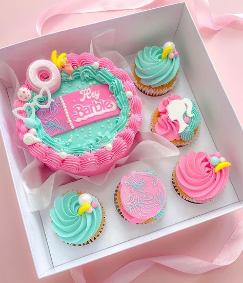 Diy Dessert Table, Barbie Pool, Barbie Cupcakes, Barbie Pool Party, Barbie Head, Beach Cupcakes, Barbie Birthday Cake, Barbie Theme Party, Little Pony Cake