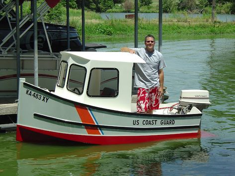 Small Boat Ideas, Mini Boat, Boat Card, Tiny Boat, Small Yachts, Wooden Boat Building, Wooden Boat Plans, Diy Boat, Vintage Boats