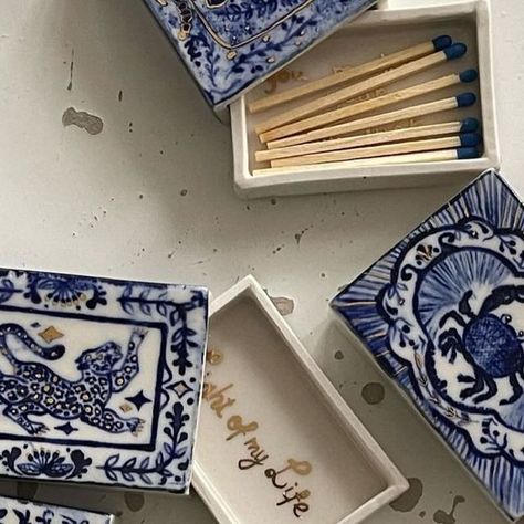 April 15 Amsterdam on Instagram: "INSPIRATION.

What a match! 
Aren’t these hand-painted porcelain matchboxes just the cutest and most stunning things ever? Plus, they come with a sprinkle of inspirational words on the inside! Click on photo to see the maker! 

#porcelainart #matches #matchboxart #porcelainbox #handpainted #luciferdoosje #porselein #kleinekunstwerkjes #woonaccessoires" Artist Project, Blue And White Chinoiserie, Matchbox Art, Diy Ceramic, Paint Matching, Coastal Life, Porcelain Art, Painted Porcelain, April 15