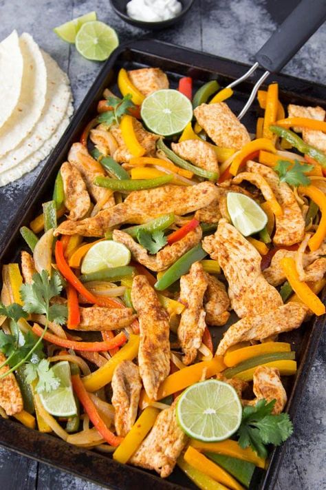 Sheet Pan Chicken Fajitas Dinner Under 400 Calories, Recipes Under 400 Calories, Airfryer Food, Healthy Chicken Fajitas, Chicken Fajitas Crockpot, Pastas Recipes, Healthy Dinner Options, Pan Chicken Fajitas, Healthy Chicken Recipes Easy