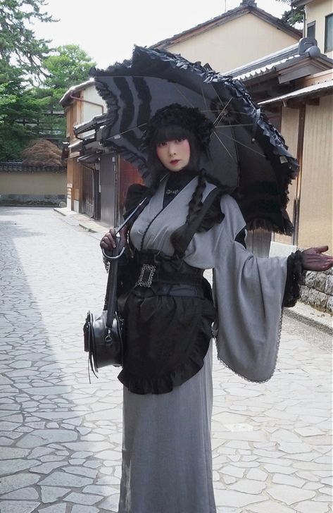 Gothic Japanese Fashion, Kimono Street Style, Japanese Victorian, Expensive Fashion, Witch Fashion, Concept Clothing, Witch Outfit, Japanese Street Fashion, Japanese Outfits