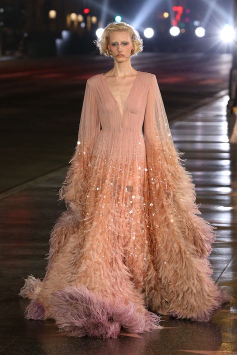 Gucci Gown Runway, Gucci Gown Haute Couture, Gucci Dress Gowns, Gucci Dress Runway, Gucci Haute Couture, Gucci Couture, Gucci Fashion Show, Amour Art, Ballroom Dress Inspiration