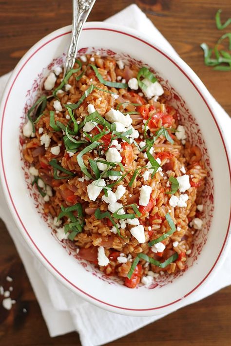 One Pot Farro with Tomatoes and Feta | girlversusdough.com @girlversusdough #girlversusdough Farro Recipes, Tomatoes And Feta, Tomato Recipe, Delicious Sides, Tomato Rice, Eating Recipes, Pot Meals, Fresh Tomatoes, Yummy Foods