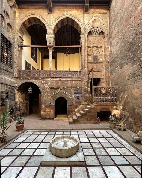 Old Moroccan Houses, Ancient Middle Eastern Architecture, Ancient Arabian Architecture, Persian Architecture Modern, Ancient Egypt House, Middle East Architecture, Middle Eastern Architecture, Egyptian House, Arab Architecture