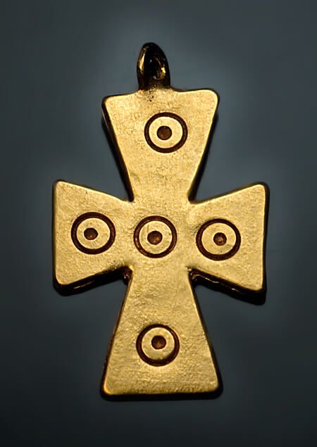 A Fine and Rare Byzantine Medieval Pectoral Cross Pendant The Byzantine Empire, circa 9th -12th century The gold cross is incised with five concentric circles representing the 5 Holy Wounds of Christ; The cross comes with a metal analysis report showing 96.38% gold content. Byzantine Cross, Byzantine Gold, Liturgical Art, Byzantine Jewelry, Pectoral Cross, Viking Pendant, Byzantine Empire, Concentric Circles, Historical Jewellery