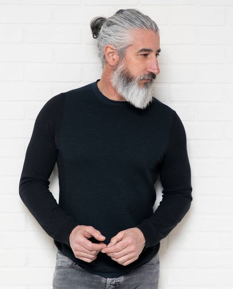 Jack Foley, Silver Foxes Men, Beard And Mustache Styles, Grey Hair Men, Mustache Styles, Beard Humor, Lucius Malfoy, Beard Love, Man Bun