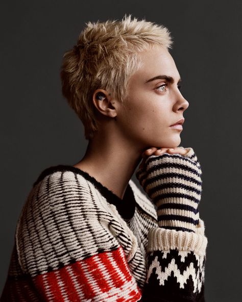 Cara Delevingne Interview – Burberry Christmas 2017 Pixie Blonde, Aesthetic Blonde, Blonde Pixie Hair, Super Short Hair, Very Short Hair, Shaved Head, Short Pixie Haircuts, Short Blonde, Blonde Pixie