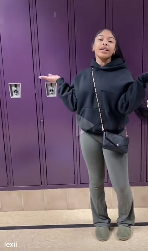 Class Night Outfits, Simple Baddie Outfits Winter, Essential Hoodie Outfits For Black Women, Grey Sweatshirt Outfit Black Woman, Chill Outfits For School Fall, Comfortable Outfits For School Baddie, Jogging Pants Outfit Black Women, Flare Sweatpants Outfit Black Women, Fall Lazy Outfits For School