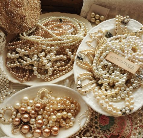 Faith, Grace, and Crafts: Pearls and Lace Thursday #121 Tray of Pearls! Vintage Pearls Aesthetic, Pearl Aesthetic, Aphrodite Aesthetic, Living In London, Royal Aesthetic, Wear Pearls, Gold Aesthetic, My Followers, Pearl And Lace