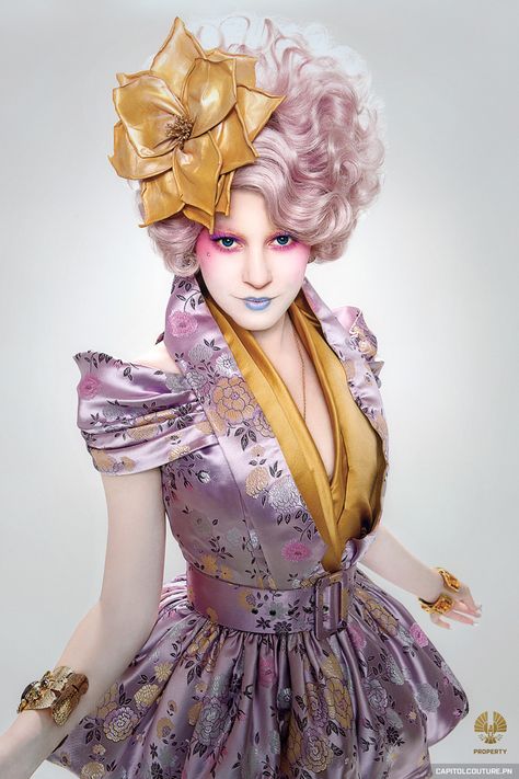 Effie Trinket Effie Trinket Costume, Hunger Games Effie, Hunger Games Capitol, Hunger Games Costume, Capitol Couture, Hunger Games Fashion, Effie Trinket, Lumpy Space, Drag Make-up