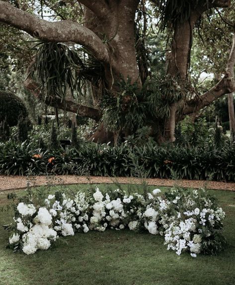 Half Circle Ceremony Flowers, White Ground Arch Wedding, Wedding Flowers On Ground, Half Arch Flowers Wedding, Minimal Wedding Arch Ideas, Archless Wedding Ceremony, Floral Nest Wedding Ceremony, Grounded Wedding Arch, Ground Wedding Flowers