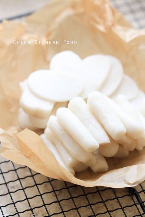 Nian Gao Recipe, Rice Flour Recipes, Nian Gao, Sticky Rice Cakes, Sichuan Food, New Year Cake, Rice Cake Recipes, Chinese Kitchen, Glutinous Rice Flour