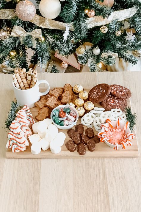 Treat Charcuterie Board, Hot Chocolate Charcuterie, Christmas Brunch Party, Chocolate Charcuterie, Christmas Movie Night, Christmas Platter, Xmas Dinner, Christmas Entertaining, Christmas Treat