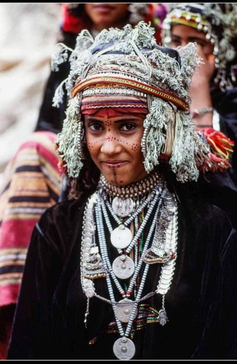 Yemen Clothes, Yemeni People, Arab Culture, Yemen, Traditional Outfits, Quick Saves, Clothes