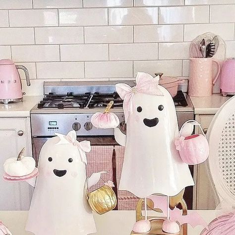 Pink Halloween Kitchen, Beetlejuice Party, Halloween Costume Game, Coquette Decor, White Party Decorations, Pink Kitchen Decor, Fall Coquette, Pink Autumn, Pumpkin Pail