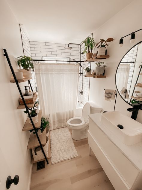 Cute Aesthetic Bathroom Ideas, Tiny Toilet Room Ideas, Rustic Modern Bathroom, Bedroom Ideas For Small Rooms Cozy, Guest Bathroom Decor, Cozy Bathroom, Small Bathroom Interior, Boho Bathroom Decor, Bathroom Color Schemes