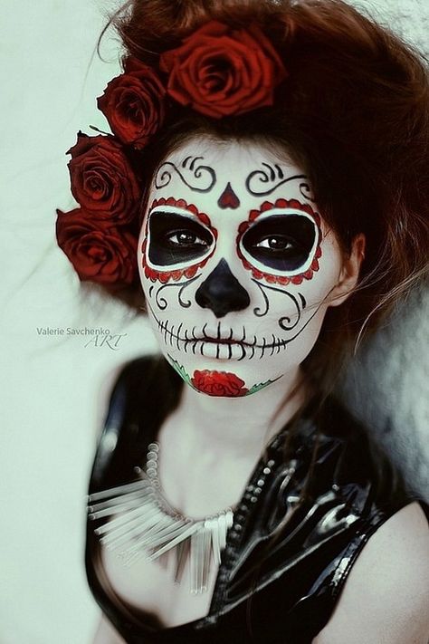 50 Halloween Best Calaveras Makeup Sugar Skull Ideas for Women Catrina Costume, Halloween Makeup Sugar Skull, Make Up Diy, Makeup Zombie, Halloween Sugar Skull, Skull Face Paint, Halloweenský Makeup, Dead Makeup, Den Mrtvých