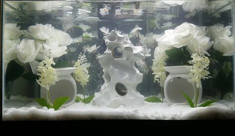 White themed Betta tank decorated with Dollar Tree items ~~  middle stone Walmart. White Fish Tank Decor, White Betta Fish Tank, Astetic Fish Tank Ideas, Crystal Fish Tank, White Fish Tank, Betta Sorority Tank Ideas, Greek Fish Tank Decor, Aquarium Bedroom, Betta Tank Ideas