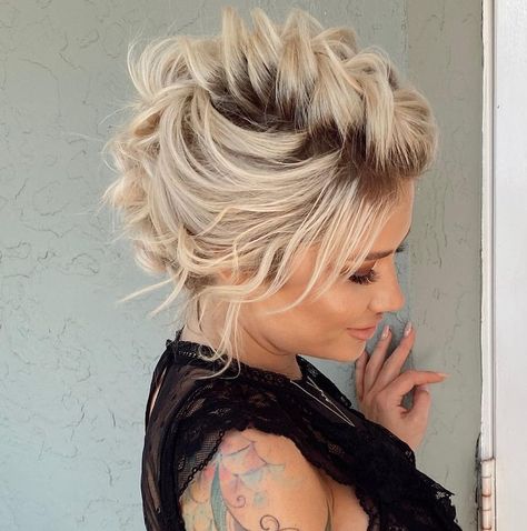 Mohawk Braid Updo, Quick Braid Styles, Edgy Updo, Mohawk Updo, Updo Prom, Braided Chignon, Braid Updo, Mohawk Braid, Mohawk Hairstyles