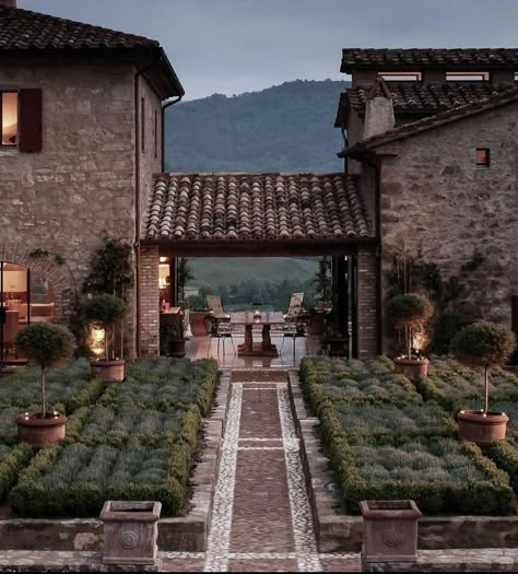 Vineyard House, Casa Country, Italian Home, Italian Villa, Mediterranean Home, Stone Houses, Outdoor Dining Area, Stone House, Dream House Exterior