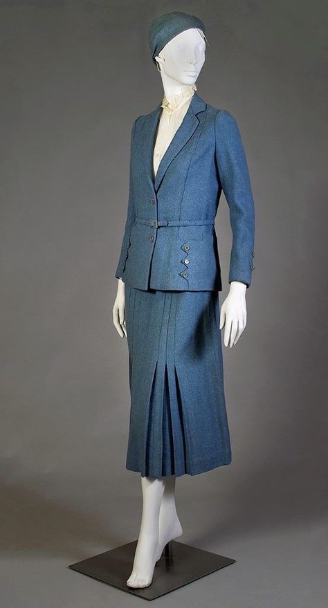 1920s Fashion Women, 20s Dresses, Fashion Style Women, Skirt Suits, 30s Fashion, 20th Century Fashion, Vintage Trends, 20s Fashion, 1920s Dress