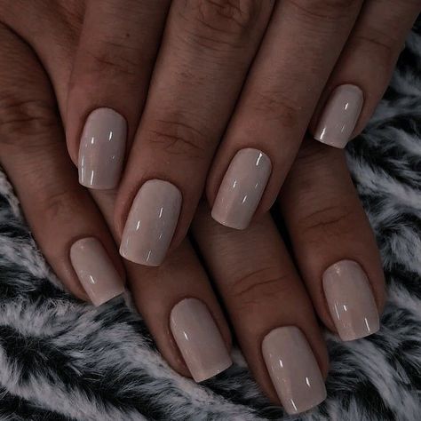 Dark Skin Nail Polish, Ongles Beiges, Taupe Nails, Tan Nails, Neutral Nail Color, Natural Nails Manicure, Milky Nails, Subtle Nails, Ombre Acrylic Nails