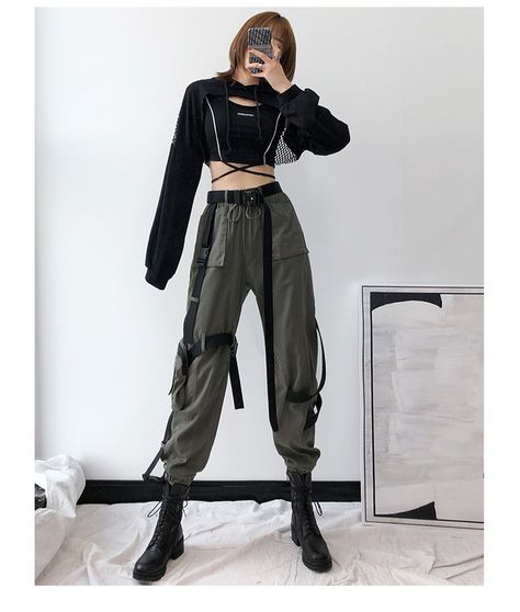 Anime Style Fashion, Outfit Ideas Techwear, Cargopunk Outfits, Black Techwear Pants Women, Baggy High-waist Cargo Pants For Alternative Fashion, Warcore Outfits, High-waisted Techwear Pants For Streetwear, Techwear Style Full-length Cargo Pants, Techwear High-waisted Cargo Pants