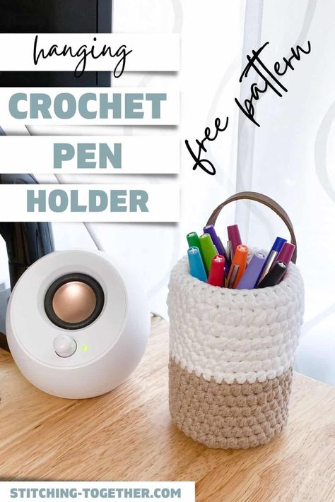 Crochet Pen Holder, Household Crochet, Crochet Totes, Crocheted Gifts, Yarn Art Projects, Magic Circle Crochet, Circle Crochet, Cute Teacher Gifts, Crochet Baskets