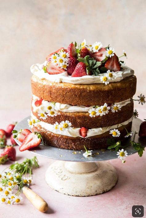 Edible Flowers Recipes, Wedding Cake Recipe, Gateaux Cake, Butterfly Cakes, Half Baked Harvest, Strawberry Cakes, Round Cake Pans, Food Cakes, Strawberry Shortcake