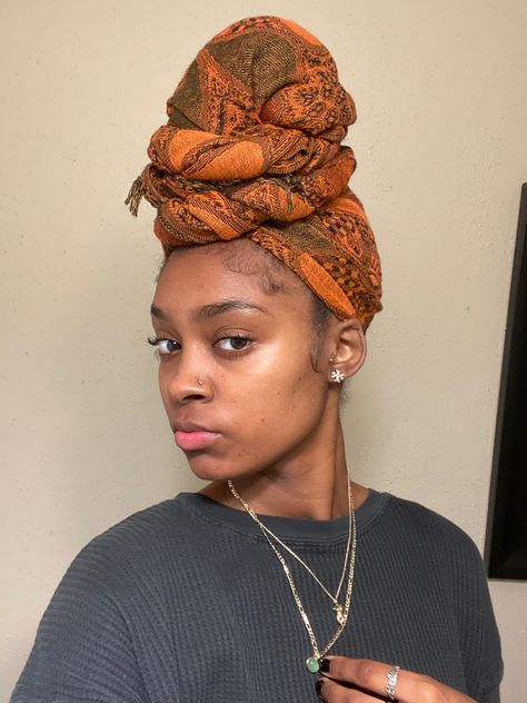 Headwraps On Locs, Afro Hairstyles Scarf Head Wraps, Afro Hair Wrap, Veiling Styles, Black Woman Head Wrap, Wrap A Scarf, Scarf Bun, Black Woman Hair Wrap Head Scarfs, Headwrap Styles