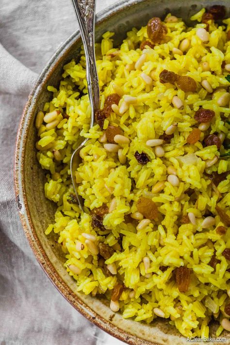 Turmeric Rice with Golden Raisins in a bowl Rice Receipes, Tropical Rice, Pescatarian Dishes, Eastern Recipe, Rice Meals, Dairy Foods, Turmeric Rice, Raisin Recipes, Savory Rice