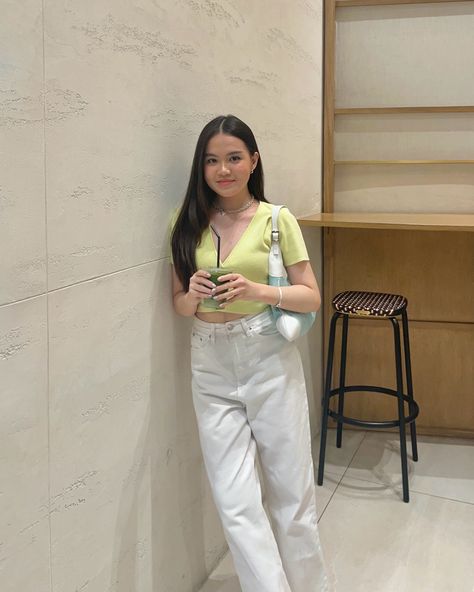 Light Green And White Outfit, Light Green Crop Top Outfit, Lime Green Top Outfit, Green Crop Top Outfit, Green Top Outfit, Jeans Crop Top, Lime Green Top, Matcha Aesthetic, Top School