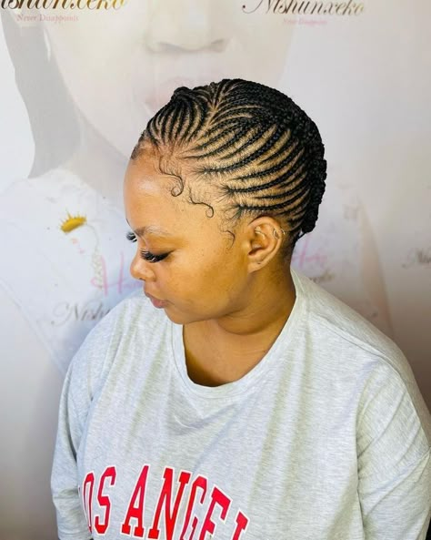 Small Lines Hairstyle, Free Hand Plaiting Natural Hair, Free Hand Hairstyles, Creative Cornrow Hairstyles, Black Cornrow Hairstyles, Cornrow Hairstyle, Cornrows Natural Hair, Cornrows Braids For Black Women, Hairstyle Ideas Easy