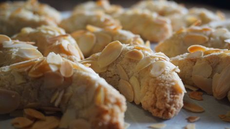 Greek Easter Recipes, Almond Crescent Cookies, Crescent Cookies, Greek Cookies, Almond Cookie, Greek Sweets, Greek Desserts, Baking Gift, Cookies Baking