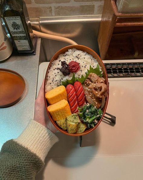 Aesthetic Bento Box Lunch, Hot Dog Bento, Japanese Food Lunch, Bento Aesthetic, Aesthetic Bento, Bento Box Lunch Ideas, Japanese Food Bento, Healthy Food Menu, Japanese Lunch