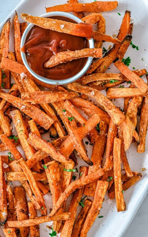 Potato Fries Oven, Sweet Potato Fries Oven, Reheat Baked Potato, Crispy Sweet Potato Chips, Fries Oven, Homemade Sweet Potato Fries, Potato Fries Baked, Making Sweet Potato Fries, Potato Baked