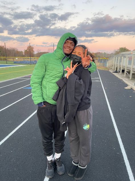 Track Couple Goals, Track Couples, Boy And Girl Friendship, Track Pictures, Boyfriend Outfit, Black Couple Art, Couple Fits, Black Couples Goals, Bestie Goals