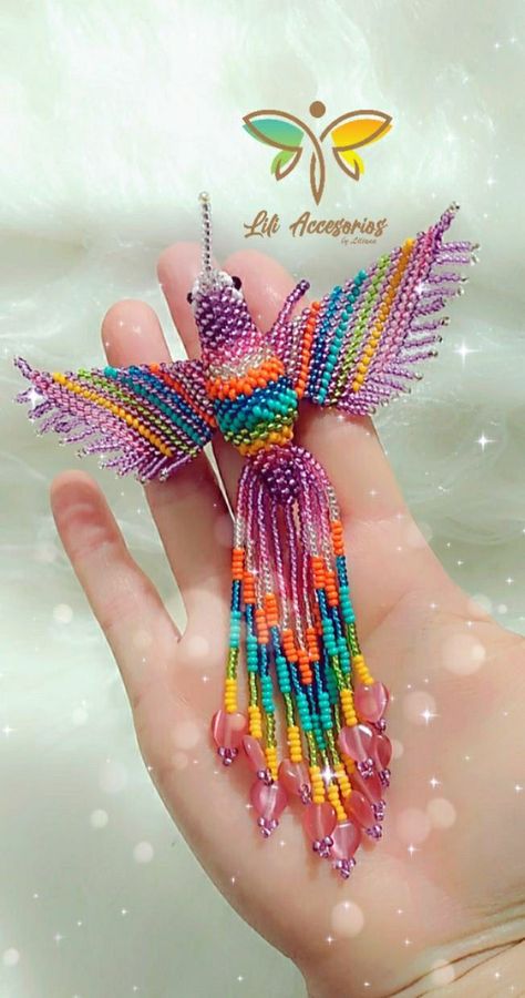 Beaded Animals Tutorial Free Pattern, Beaded Hummingbird Pattern, Bead Animal Patterns, Seed Bead Animals, Bead Art Patterns, Beading Butterfly, Beaded Animals Tutorial, Beaded Bird, Seed Bead Jewelry Patterns