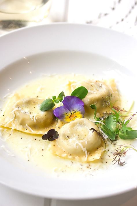 Homemade Ravioli with Goat Cheese & Mushroom and a Limoncello Sauce Homemade Ravioli Filling, Ravioli Filling, Mushroom Ravioli, Homemade Ravioli, Ravioli Recipe, Cheese Ravioli, Gourmet Cooking, Think Food, Homemade Pasta