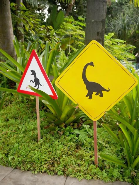 Caution T-Rex + Yield to Dinosaurs signage from a Roaring Dinosaur Birthday Party on Kara's Party Ideas | KarasPartyIdeas.com (22) Dinosaur Centerpieces, Fête Jurassic Park, Jurassic Park Birthday Party, 4de Verjaardag, Jurassic Park Party, Dinosaur Birthday Theme, Jurassic Park Birthday, Birthday Party At Park, Pallet Tables