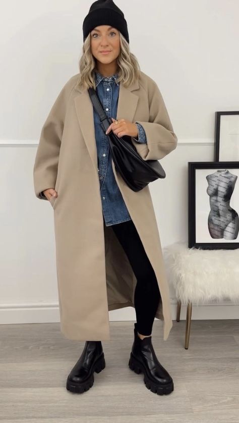 Mum Looks Winter, Nice Autumn Outfits, Skirts And Chelsea Boots Outfit, Cozy Winter Work Outfits For Women, Winter Mum Outfits 2024, Suede Long Jacket Outfit, Mom Outfits Autumn, Winter Mum Outfits 2023, Mum Outfits Winter