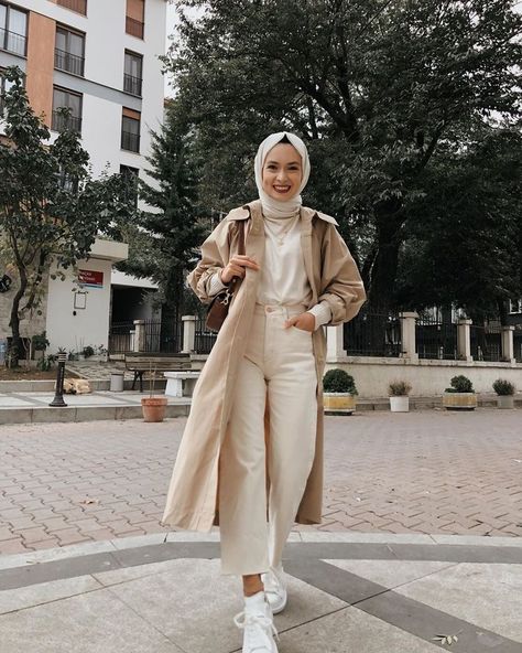 Tips on wearing a trench-coat Hijab Fashion Summer, Estilo Hijab, Stile Hijab, Modern Hijab, Street Hijab Fashion, Modern Hijab Fashion, Modest Fashion Hijab, Muslim Fashion Hijab Outfits, Hijab Style Casual