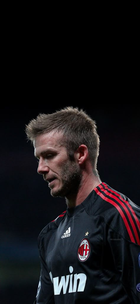 David Beckham Wallpaper, David Beckham Adidas, Famous Soccer Players, Milan Wallpaper, Ricardo Kaka, Milan Football, Messi Photos, Best Football Players, Football Icon