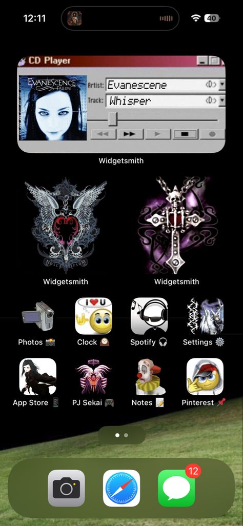 2008 Aesthetic Wallpaper, Emo Y2k Wallpaper, 200s Wallpaper, Webcore Phone Layout, 2000s Lockscreen, Scene Phone Theme, Scenecore Phone Layout, Emo Ios Layout, 2000s Ios Homescreen