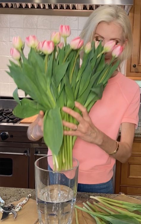 Here's a Hack to Keep Flowers Fresh Longer - Lorafied How To Keep Flowers Fresh Longer, Keep Flowers Fresh Longer, Not The Only One, Tropical Flowers, Daffodils, Fresh Flowers, Food Hacks, Flower Power, Tulips