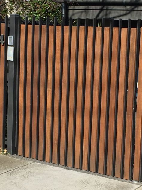 Pagar Modern, Tor Design, Interior Textures, Easy Fence, House Main Gates Design, Gate Designs, Front Gate Design, Entrance Gates Design, Garage Door Design