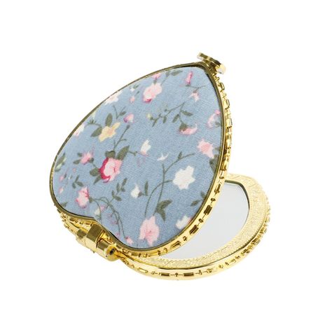 Item Function: 1. The mini compact mirror with a 2.64" W x 2.68" L viewing area, you can check your skin conditions at any time, and is convenient to carry when going out. 2. Printed with colorful small flowers, fresh and cute, full of rural and simple style, beautiful and appealing, which will not make you feel bored. 3. Made of durable metal material. With quality glass mirror, no color cast and ambiguity. Suitable for personal use or as an exquisite and considerate gift for friends or family Brooke Yancey, Cute Mirrors, Cute Pocket Mirror, Pink Compact Mirror Aesthetic, Compact Mirror Cute, Cute Compact Mirror, Heart Shaped Compact Mirror, Cute Mirror, Xmas Gift Idea