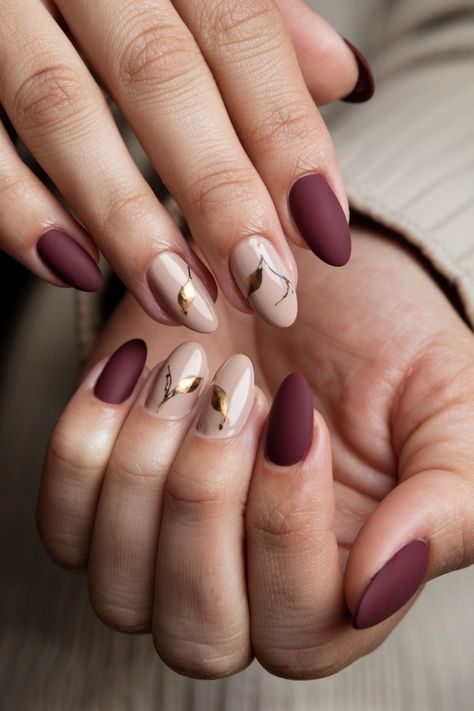 Embrace the beauty of autumn with this stunning natural nails design perfect for fall! A soft, warm beige base is elegantly adorned with delicate golden leaves that mimic the changing foliage outside. This chic look captures the essence of the season while keeping your nails effortlessly stylish. Explore these fall nail ideas that celebrate the simplicity and elegance of natural nails. Get inspired for your next manicure! Natural Autumn Nails, Soft Autumn Nails, Autumn Nails Leaves, Gold Autumn Nails, Nails Autumn Leaves, Square Autumn Nails 2024, Fall Color Nails Autumn, Natural Nails Design, Autumn Nails Gold Foil